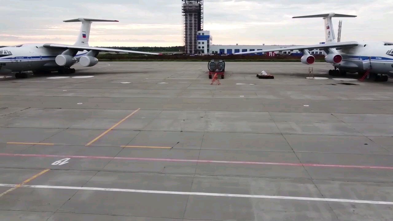空降部队的空降人员在乌里扬诺夫斯克州